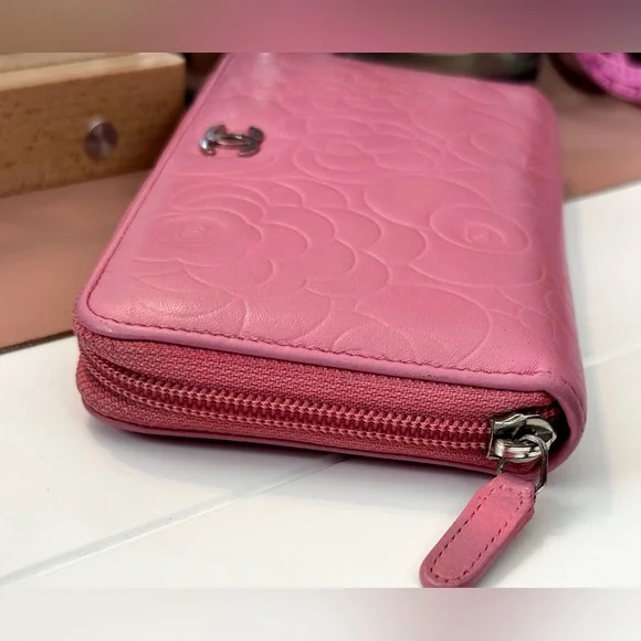 Pink Chanel Camellia Flower Zippy Wallet - Picture 4 of 16